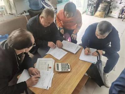 鹽湖區行政審批服務管理局 服務下沉暖人心，主動上門續證件
